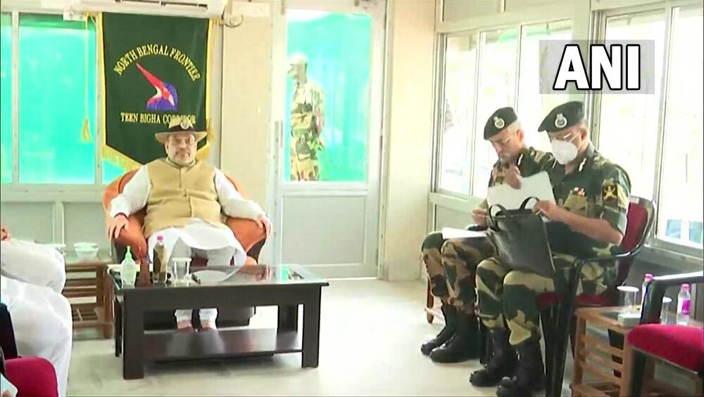 Amit Shah: তিনবিঘা করিডরে বিএসএফের সঙ্গে বৈঠকে শাহ, কলকাতায় পৌঁছে যেতে পারেন মৃত বিজেপি নেতার বাড়িতে Amit Shah: তিনবিঘা করিডরে বিএসএফের সঙ্গে বৈঠকে শাহ, কলকাতায় পৌঁছে যেতে পারেন মৃত বিজেপি নেতার বাড়িতে