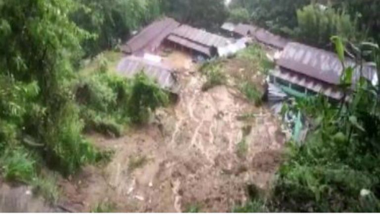 Assam Flood: অসমের নলবাড়িতে দু তলা পুলিশ  স্টেশন তলিয়ে গেল জলের তলায়, দেখুন ভিডিয়ো