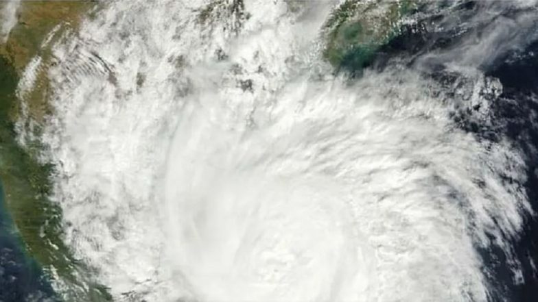 Cyclone Sitrang: এগিয়ে আসছে ঘূর্ণিঝড় সিত্রাং, দমকা হাওয়ার সঙ্গে শুরু বৃষ্টি, পণ্ড হতে পারে কালীপুজোর আনন্দ