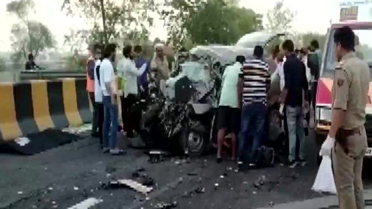 Mathura Road Accident: উত্তরপ্রদেশের যমুনা এক্সপ্রেসওয়েতে ২টি গাড়ির মুখোমুখি সংঘর্ষ, প্রাণ হারালেন ৭ জন