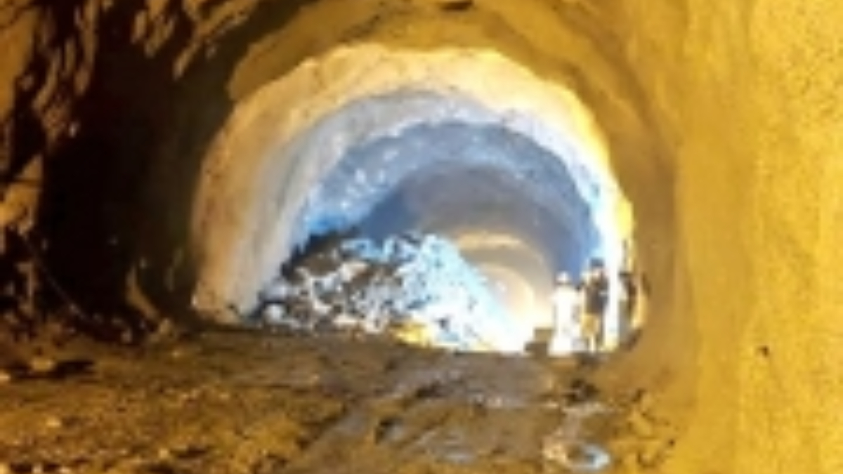 Tunnel Collapsed In Jammu: ভেঙে পড়ল জম্মু-শ্রীনগর জাতীয় সড়কে নির্মীয়মাণ টানেলের একাংশ, নিখোঁজ অন্তত ১০ শ্রমিক