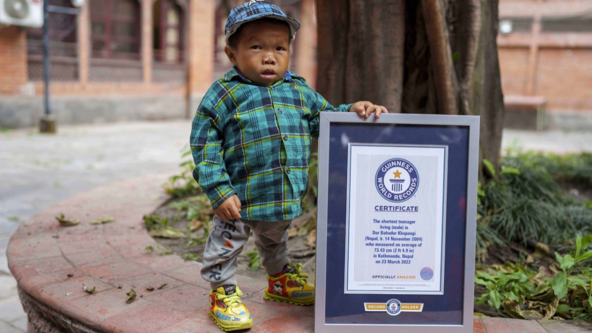 World's Shortest Teenager: উচ্চতা মাত্র উচ্চতা ৭৩.৪৩ সেমি! নেপালের এই যুবক বিশ্বের সবচেয়ে বেঁটে কিশোর