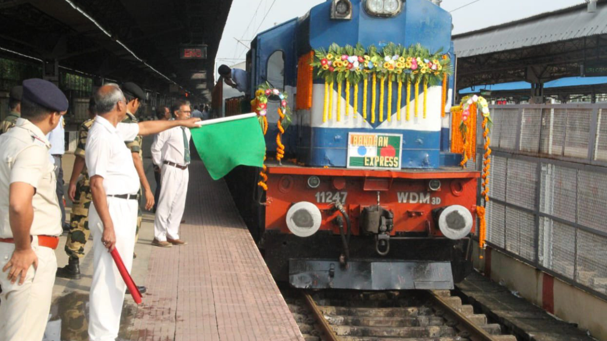Bandhan Express Train Service Resumes: ২ বছর পর আজ থেকে চালু হল কলকাতা-খুলনা বন্ধন এক্সপ্রেস