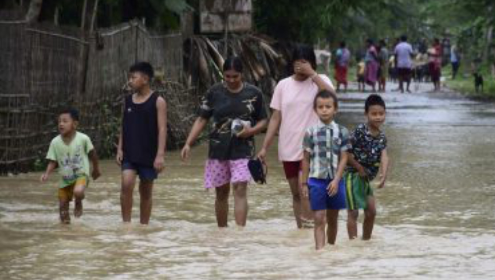 Assam Floods: বিপর্যস্ত অসম,৪ লক্ষেরও বেশি বন্যাদুর্গতর তালিকা; সহযোগিতার আশ্বাস শাহর
