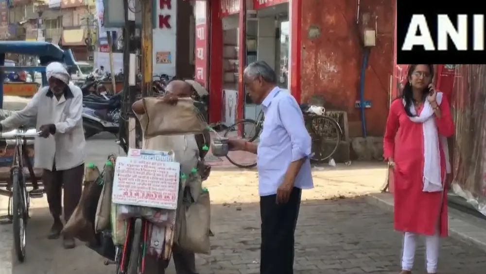Waterman of Jabalpur: ২৬ বছর ধরে তৃষ্ণার্তকে জল দিচ্ছেন, জব্বলপুরের জলমানুষ (দেখুন ভিডিও)