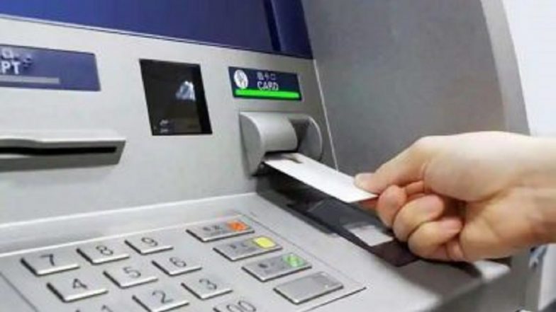 Woman Slaps ATM Guard: আন্টি বলে ডাকায় ATM-র নিরাপত্তরক্ষীকে জুতো খুলে মার মহিলার