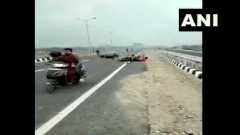Video: দুরন্ত গতিতে ছুটে আসা মোটর সাইকেল ধাক্কা মারল স্কুটিতে, দেখুন ভয়াবহ ভিডিয়ো