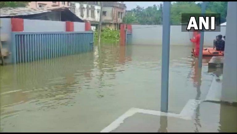 Assam Floods: জল বাড়ছে, শিলচরে ডুবছে ক্যানসার হাসপাতাল, অসমের ছবিতে চোখে জল নেটিজেনদের