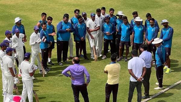 Ranji Trophy: মন্ত্রীর আস্ফালনে ভাল দিনটাও তেমন ভাল হল না বাংলার