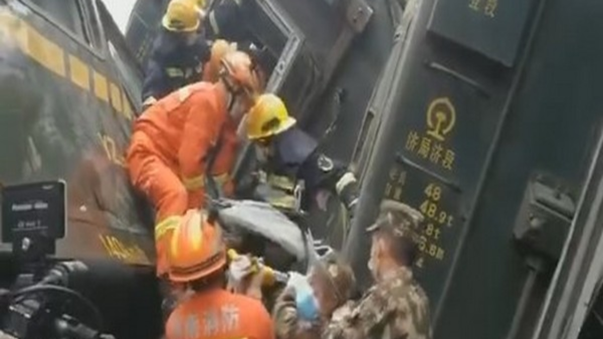Bullet Train Derails In China: চিনের গুইঝো প্রদেশে বুলেট ট্রেন লাইনচ্যুত, চালকের মৃত্যু, জখম ৭ যাত্রী