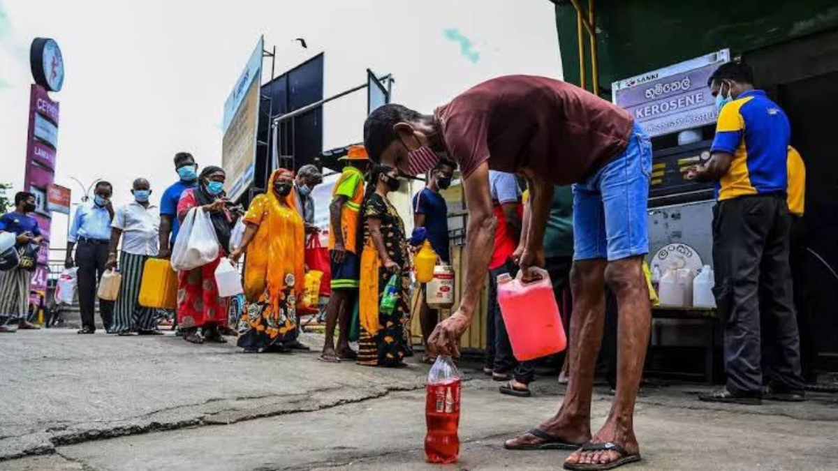 Sri Lanka Economic Crisis: পাঁচদিন ধরে লাইন, পেট্রল পাম্পেই মৃত্যু শ্রীলঙ্কার ট্রাক চালকের