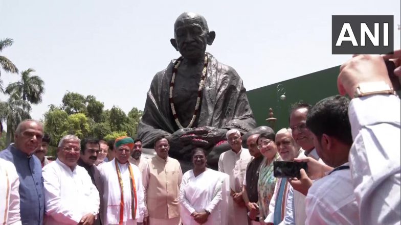Droupadi Murmu Arrives At Parliament: মনোনয়ন জমা দিতে সংসদ ভবনে এনডিএ-র রাষ্ট্রপতি পদপ্রার্থী দ্রৌপদী মুর্মু