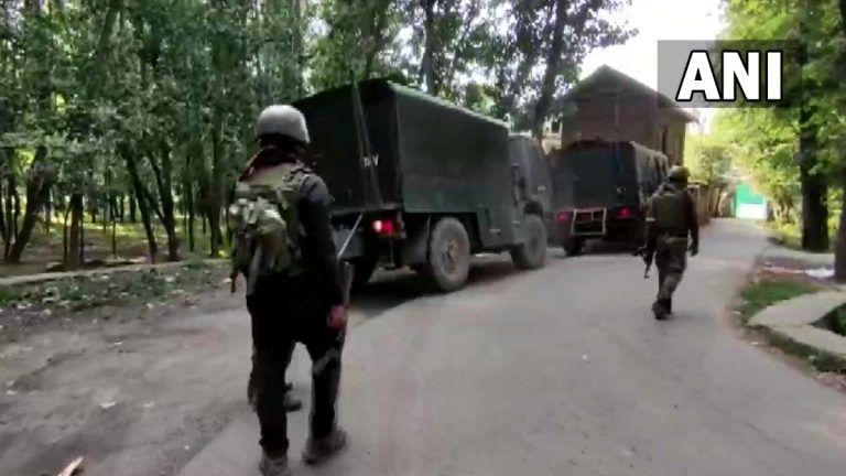 Kulgam Encounter: অমরনাথ যাত্রা শুরুর দিনেই উত্তপ্ত কাশ্মীর, কুলগামে নিরাপত্তা বাহিনীর এনকাউন্টারে নিকেশ ২ জঙ্গি