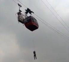 Himachal Cable Car: দেওঘরের আতঙ্ক ফিরিয়ে হিমাচলে রোপওয়েতে মাঝ আকাশে আটকে ১১পর্যটক, পরে উদ্ধার সবাইকে (দেখুন ভিডিও)