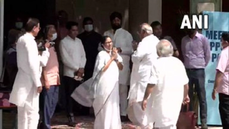 Mamata Banerjee: মমতার ডাকে দিল্লিতে ফের আলোচনার টেবিলে বিরোধী দলগুলি