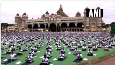 International Day Of Yoga: প্রধানমন্ত্রীর নেতৃত্বে মাইসুরু প্রাসাদ প্রাঙ্গণে চলছে আন্তর্জাতিক যোগ দিবসের লাইভ উদযাপন (দেখুন ভিডিও)