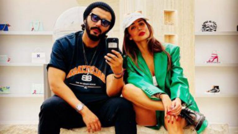 Arjun Kapoor and Malaika Arora In A Selfie Mode: প্যারিসে নিজস্বী বন্দি অর্জুন-মালাইকা, দেখুন ছবি