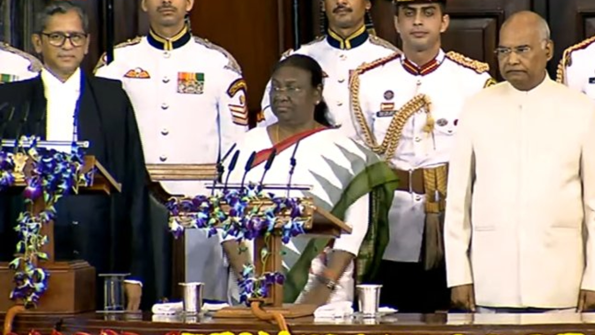 Droupadi Murmu Swearing-In: দেশের পঞ্চদশ রাষ্ট্রপতি পদে শপথ নিলেন দ্রৌপদী মুর্মু