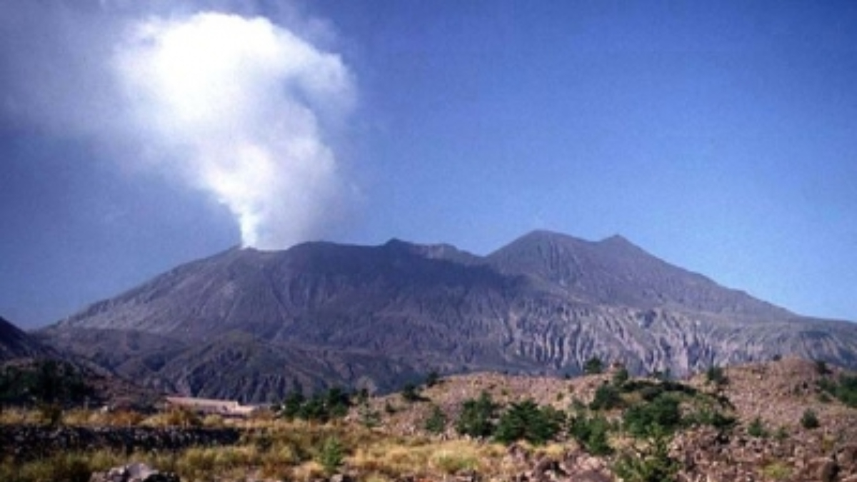 Japan Sakurajima Volcano Erupts: জেগে উঠেছে জাপানের সাকুরাজিমা আগ্নেয়গিরি, দেখুন ভিডিও