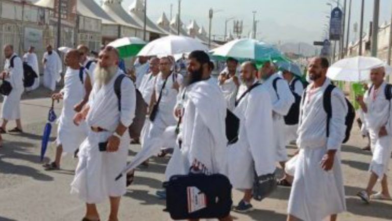 Hajj 2022 Update: 'লাব্বাইক আল্লাহুমা লাব্বাইক', পড়তে পড়তে মিনার মাঠের দিকে হজযাত্রীর দল; (দেখুন ভিডিও)