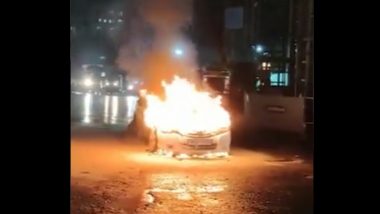 Mumbai Car Fire: মুম্বইয়ের রাজপথে আগুনে ভস্মীভূত চলন্ত গাড়ি, দেখুন ভিডিও