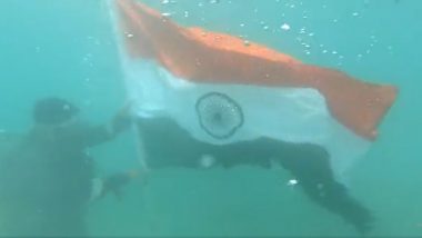 Underwater National Flag Demo At Sea: সমুদ্রের জলের নিচে ভারতের জাতীয় পতাকা প্রদর্শন উপকূলরক্ষী বাহিনীর, দেখুন ভিডিও