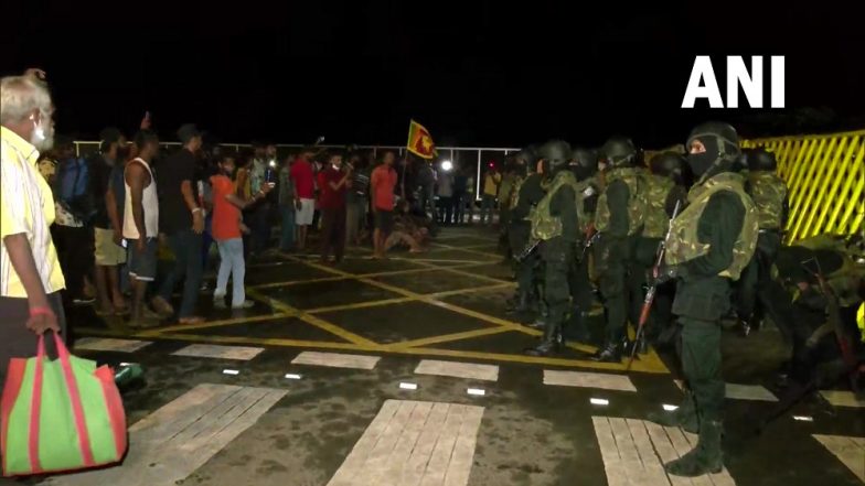 Sri Lanka: রনিল প্রেসিডেন্ট নির্বাচিত হতেই জ্বলে উঠল শ্রীলঙ্কা, ভাইরাল সেনা বাহিনীর হামলার ছবি