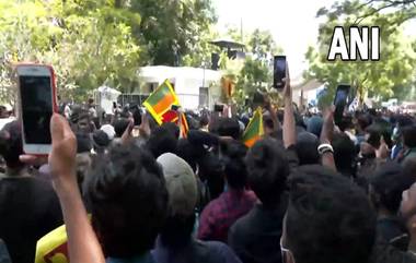 Sri Lanka: প্রেসিডেন্টের পর প্রধানমন্ত্রীও ইস্তফা দিন, রনিলের অপসারণের দাবিতে তুমুল বিক্ষোভ শ্রীলঙ্কায়