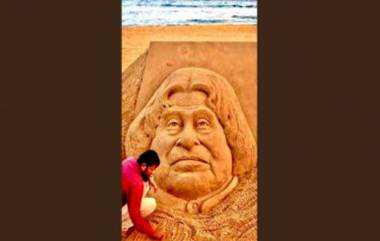 APJ Abdul Kalam’s Sand Art: এপিজে আবদুল কালামের সপ্তম মৃত্যু বার্ষিকীতে সুদর্শন পট্টনায়েকের শ্রদ্ধা, দেখুন ছবি