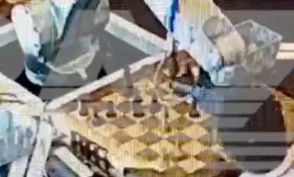 Chess-Playing Robot: দাবা খেলতে খেলতে রোবট ভেঙে ফেলল খুদের হাত, দেখুন আঁতকে ওঠা ভিডিয়ো