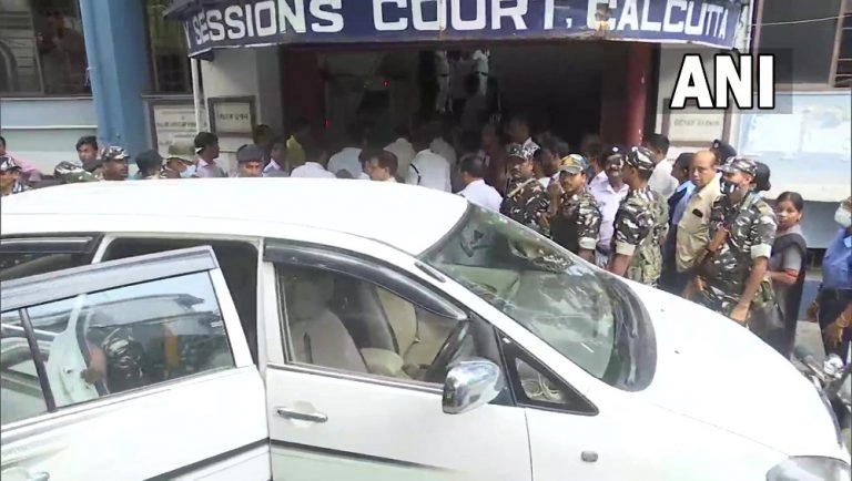 Arpita Mukherjee: কড়া নিরাপত্তার মাঝেই আদালতে পার্থ ঘনিষ্ঠ অর্পিতা