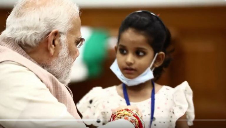 Narendra Modi Celebrated Raksha Bandhan: বাসভবনে ছোট ছোট মেয়েদের হাত থেকে রাখী পরলেন প্রধানমন্ত্রী, দেখুন ভিডিও