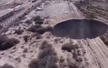 Mysterious Sinkhole: রহস্যে ঘেরা ভূতুড়ে গর্ত ঘিরে তীব্র চাঞ্চল্য, দেখুন ভিডিয়ো