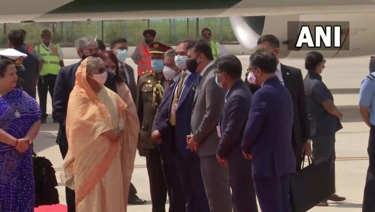 Bangladesh PM Visit:প্রতিবেশী দুই দেশের মধ্যে সম্পর্ক মজবুত করার লক্ষ্যে ২ বছর পর ভারত সফরে বাংলাদেশের প্রধানমন্ত্রী শেখ হাসিনা (দেখুন ভিডিও)