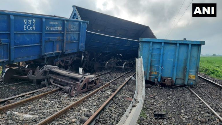 Goods Train Derailed: বিহারের রোহতাস জেলায় মালগাড়ির ২০টি বগি লাইনচ্যুত, বন্ধ ট্রেন চলাচল