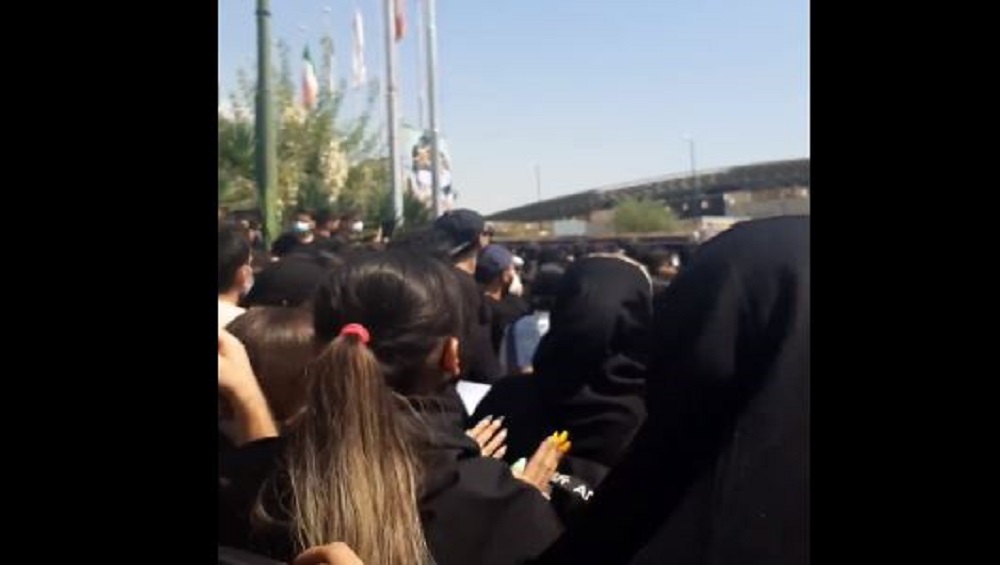 Iran Hijab Protest: 'কোরান অবমাননা করলে ছাড় নয়', হিজাব বিক্ষোভ দমনে নেমে স্লোগান ইরানের নিরাপত্তা রক্ষীদের
