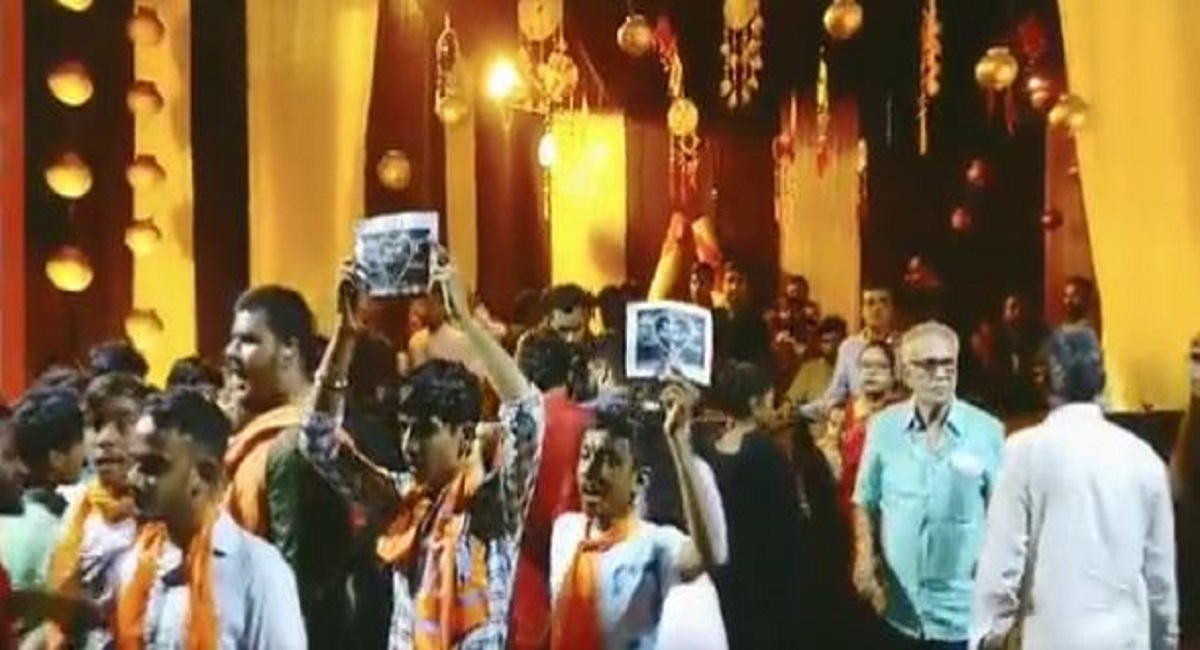 Moral Policing In Gujarat Video: 'লভ জিহাদের' প্রতিবাদের নামে নীতি পুলিশি বজরং দলের
