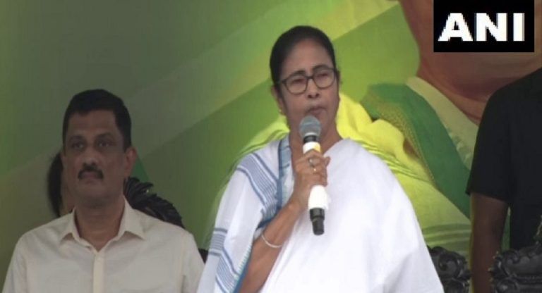 Mamata Banerjee: কালী পুজোয় ২ দিন, ছটে ২ দিন ছুটি, ঘোষণা মুখ্যমন্ত্রীর