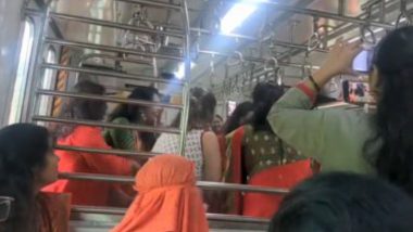 Women Break Into Garba In Mumbai Local Train: চলন্ত লোকাল ট্রেনের মহিলা কামরায় চলছে গরবা নাচ, ভাইরাল ভিডিও
