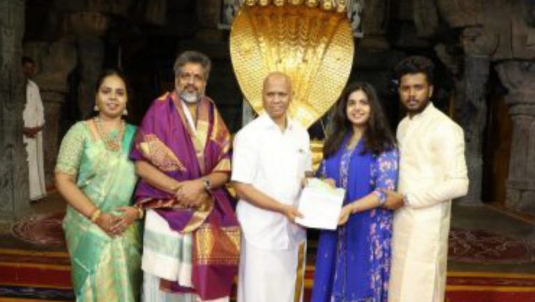 Muslim Couple Donate To Tirumala Tirupati Devasthanams Temple: তিরুপতি তিরুমালা মন্দিরে ১ কোটিরও বেশি টাকা দান করলেন এই মুসলিম দম্পতি, দেখুন ছবি