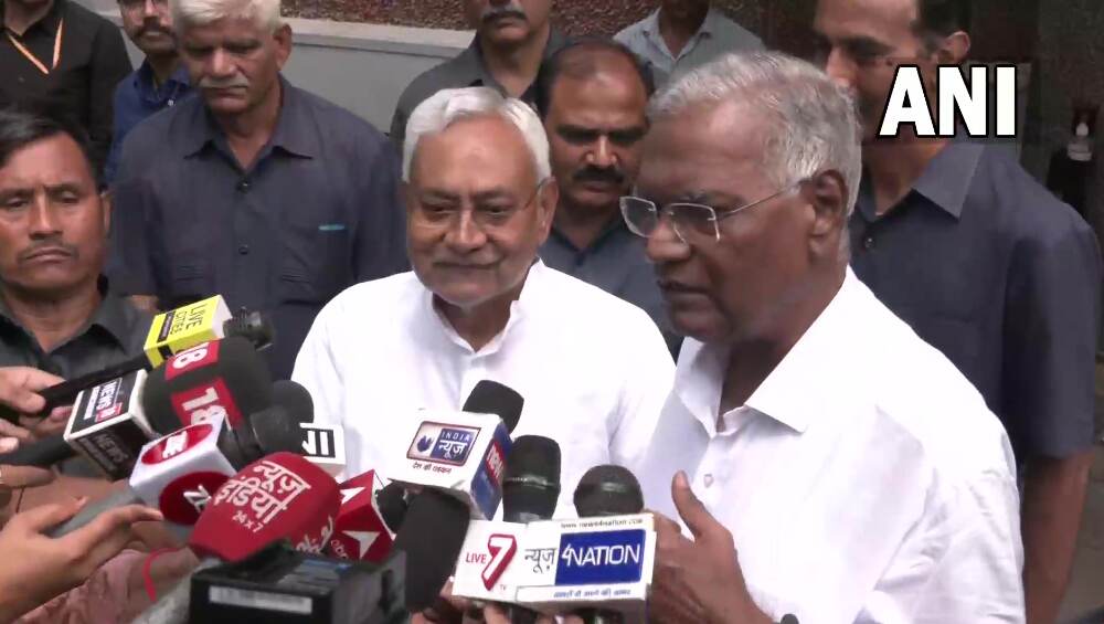 CPI leader D Raja With Bihar CM Nitish Kumar: বিজেপি ত্যাগ করে যেভাবে নীতীশ কুমার মহাগঠবন্ধনের সরকার গড়েছেন, তা প্রশংসার যোগ্য, বললেন ডি রাজা