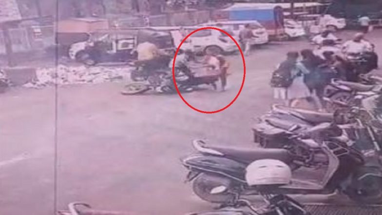 Pune Horror Video: মায়ের কোল থেকে পড়ে ট্রাকের নীচে ছোট্ট শিশু, ভিডিয়ো দেখে কাঁদলেন বহু মানুষ