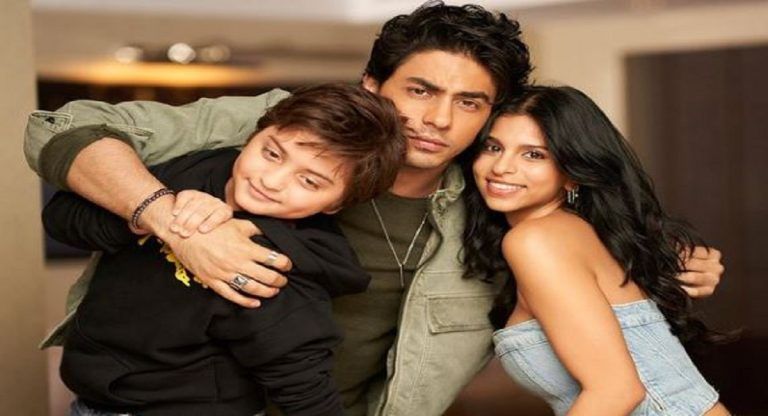 Aryan Khan - Suhana Khan: মাধুরীর ছবির স্পেশাল স্ক্রিনিংয়ে আরিয়ান-সুহানা, দেখুন ভিডিয়ো