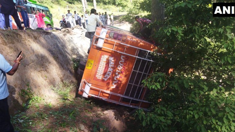J&K: জম্মু কাশ্মীরে খাদে পড়ল বাস, মৃত্যু একজনের, আহত বহু