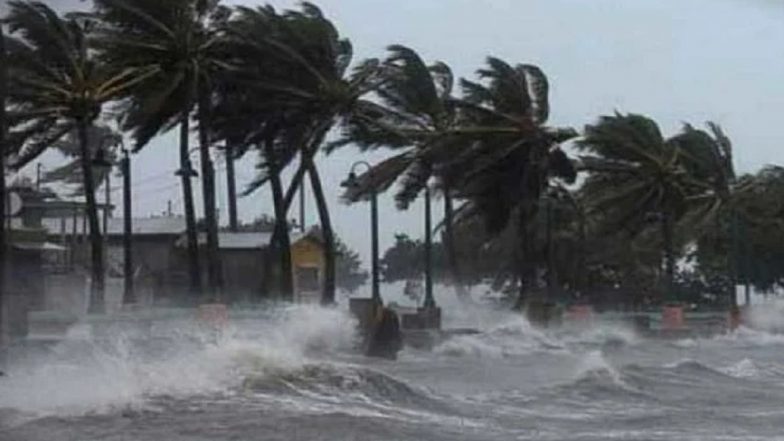 Cyclone Sitrang: সিত্রাং আতঙ্কে কাঁপছে বাংলাদেশ, ১৩ জেলায় জারি চূড়ান্ত সতর্কতা