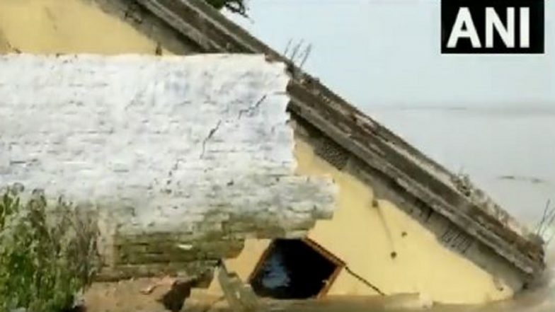 Video: গিলে খাচ্ছে গঙ্গা, ভয়াবহ ভাঙনে তলিয়ে গেল বাড়ি, দেখুন