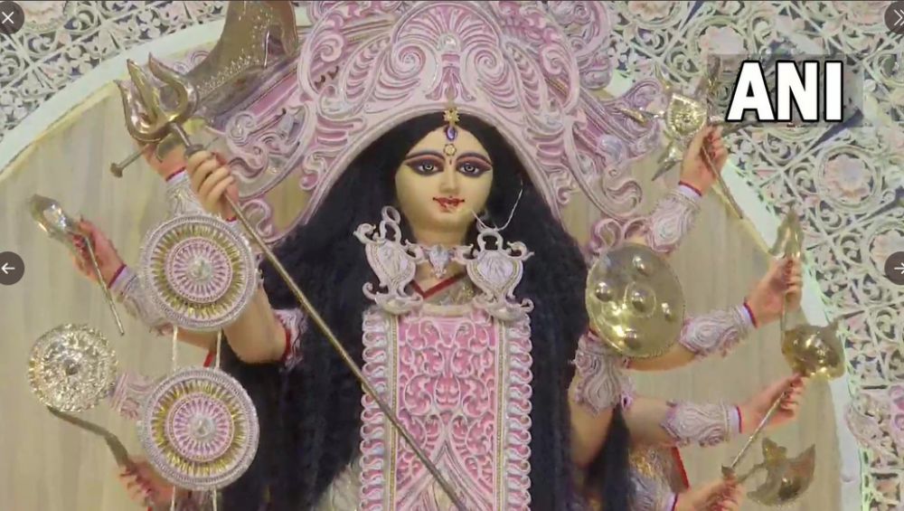 Durga Puja 2022: মহা নবমীর প্রভাতে মণ্ডপে মণ্ডপে শুরু মহানবমীবিহিত পুজো, দেখুন সেই ছবি