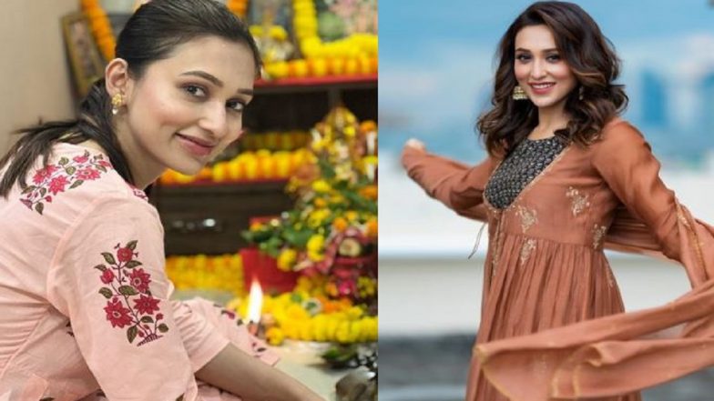 Mimi Chakraborty: মিমি যেন 'লক্ষ্মী' মেয়ে, হাজার কাজ সামলে পুজো করলেন নায়িকা, দেখুন