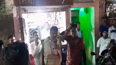 Viral Video: বাইকের উপর 'স্টান্ট', যুবককে ধরে বেড়ধক মার পুলিশের, দেখুন