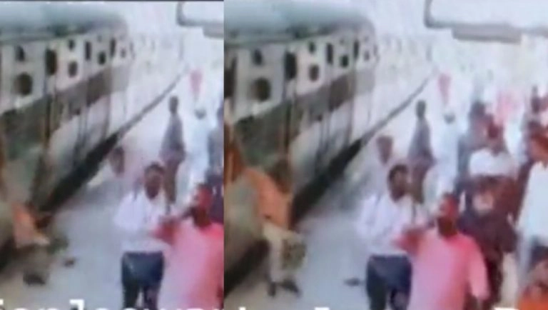 Viral Video: নালগোন্ডা স্টেশনে চলন্ত ট্রেন থেকে নামার সময় পড়ে গেলেন এক যাত্রী, আরপিএফ জওয়ানের হাতে বাঁচল জীবন (দেখুন ভিডিও)